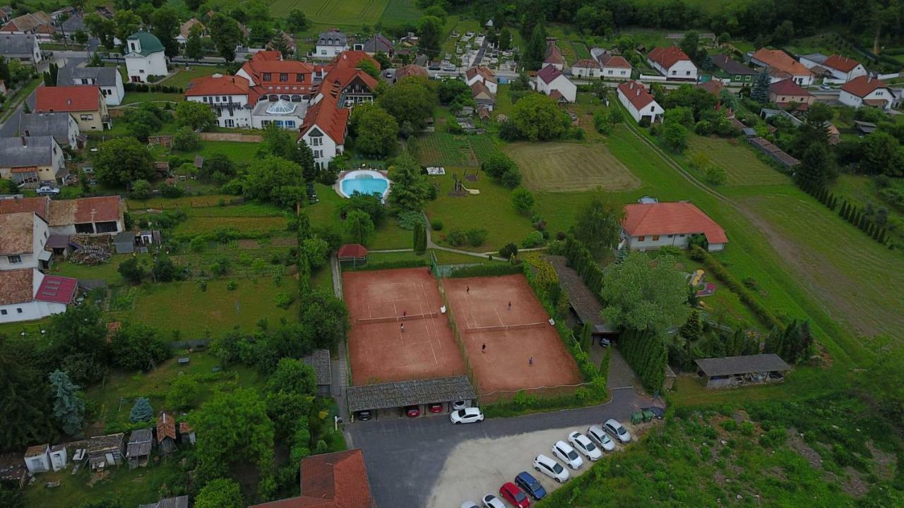 Hasik Hotel Magyarpolány Dış mekan fotoğraf